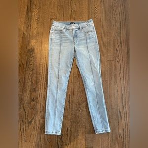 Express mid rise size 6 skinny jeans